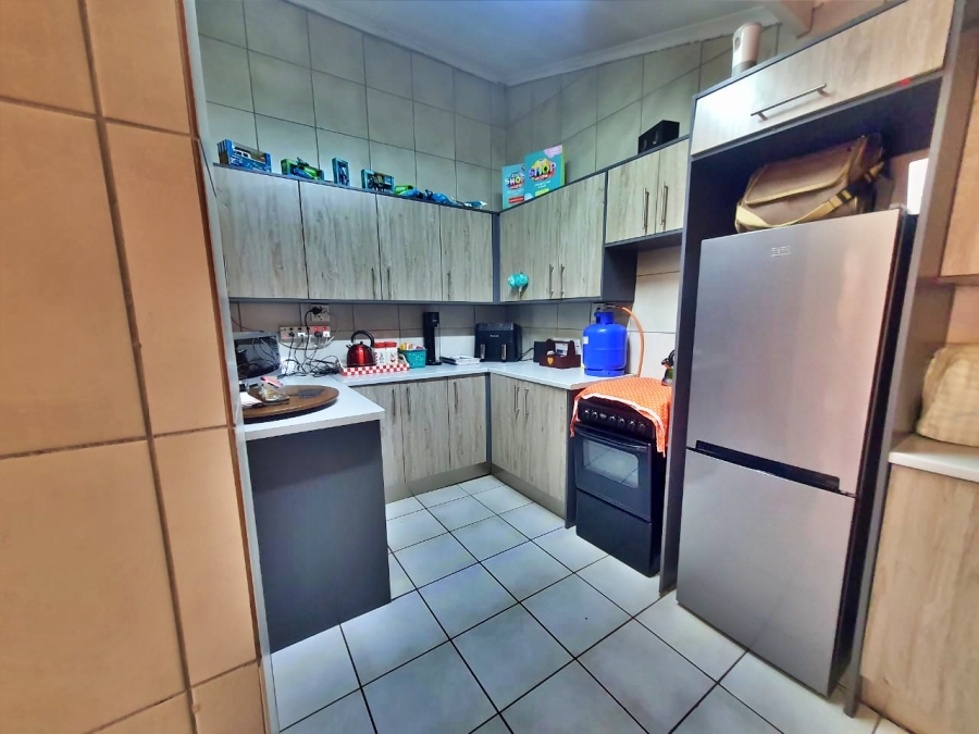 28 Bedroom Property for Sale in Kannoniers Park North West